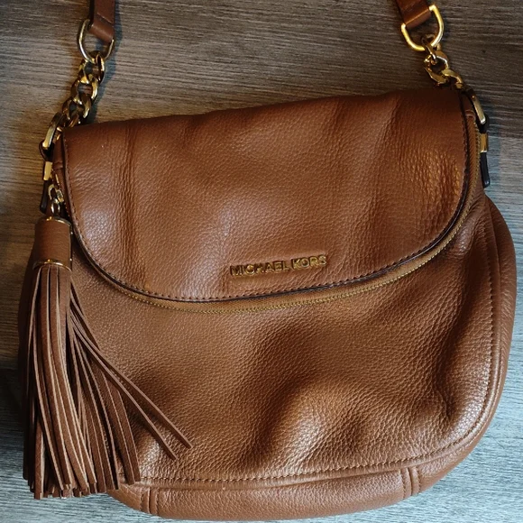 Michael Kors Tan Shoulder Bag with Gold Hardware - Picture 2 of 13